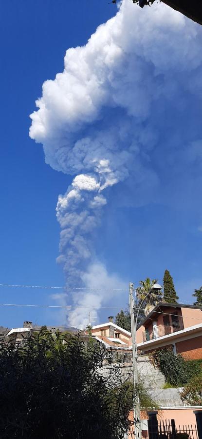 B&B Alle Falde Dell'Etna ザッフェラーナ・エトネーア エクステリア 写真